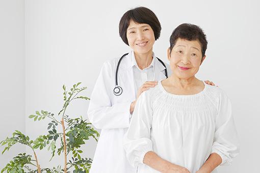 Doctor reviewing women’s cancer screening options with a female patient