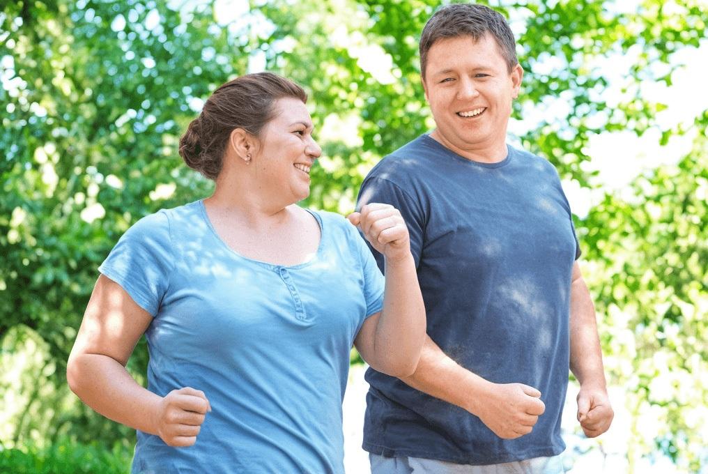 Couple jogging outside as part of a healthy diabetes routine